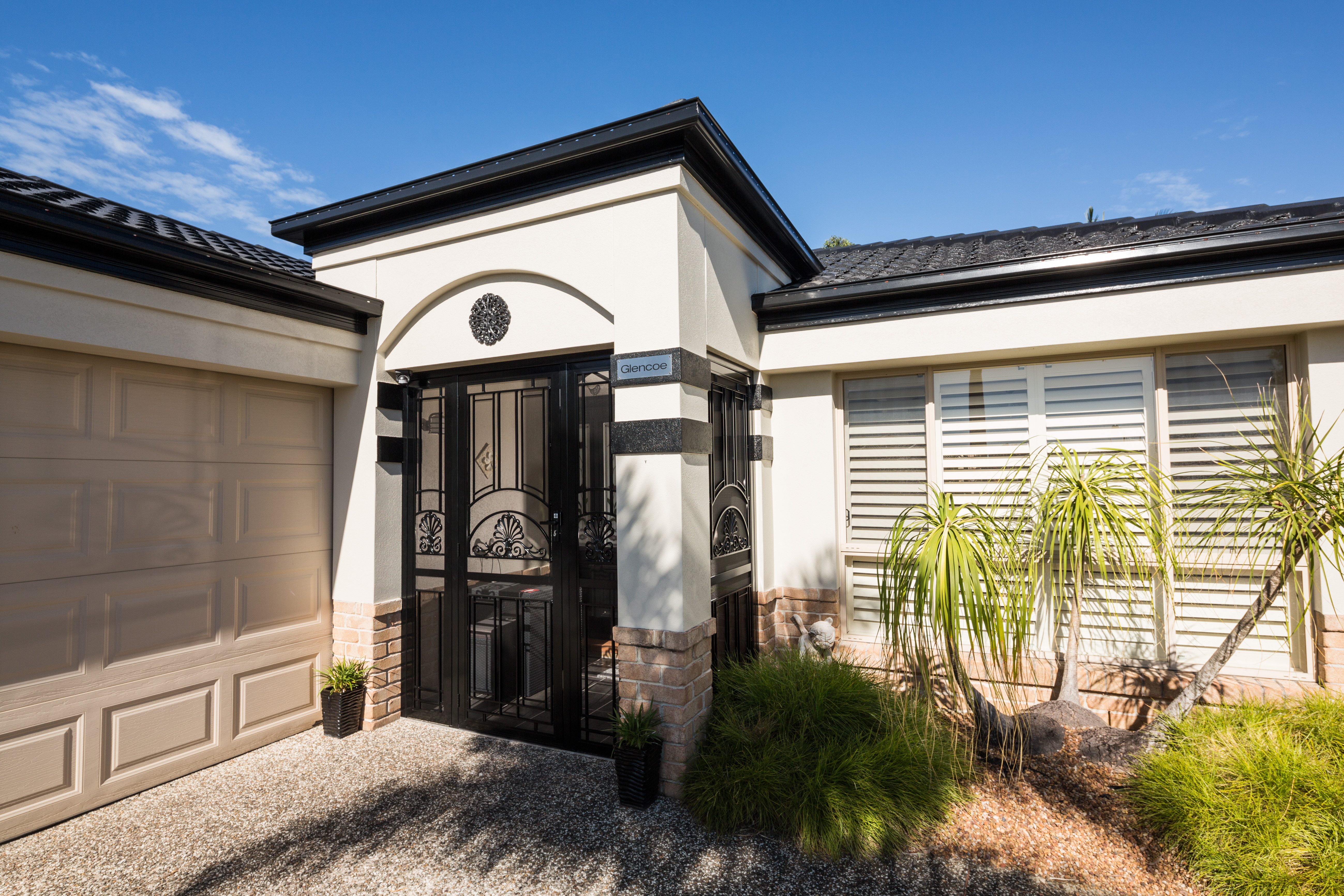 Prowler Proof Heritage SP14AB hinge door with side panels